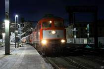 Die zahlreichen Ausflle bei den Triebwagen der Baureihe 612 sorgen wieder fr einen interessanten Ersatzverkehr auf der Strecke Erfurt - Gera - Altenburg. Am 8.1.2011 stand 232 904-3 in Erfurt mit dem RE 3631 nach Altenburg in Erfurt Hbf abfahrbereit.