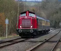 Die 212 007 fuhr am 02.04.2010 mit ihrem Sonderzug zum Dampfspektakel in die Eifel. Genauer gesagt ging es nach Gerolstein. Eigentlich sollte eine V200 den Zug bespannen aber diese verabschiedete sich ...