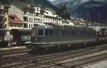 SBB Re 6/6 Nr. 11668 mit G�terzug aus Airolo kommend Richtung Gotthard-Tunnel fahrend, aufgenommen im Sommer 1979