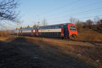 Kurz vor Sonnenuntergang wurde dieses Bild einer S 9 aufgenommen. Dreissig Sekunden spter war die Sonne weg. (Stettbach, 3.1.11)