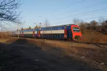 Kurz vor Sonnenuntergang wurde dieses Bild einer S 9 aufgenommen. Dreissig Sekunden sp�ter war die Sonne weg. (Stettbach, 3.1.11)