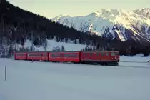 Mit den neuen Allegra-Triebz�gen wurde auch das Schicksal der Ge 4/4 I besiegelt. Eine Lok wurde bereits verschrottet, den anderen wird es ebenfalls so ergehen. Ein Grund also, nach Davos zu reisen, wo sie diesen Winter noch vor den Skiz�gen zum Einsatz kommen. Auf dem Bild zu sehen ist die Ge 4/4 I 602, die mit ihrem Pendelzug die letzten Meter hinauf nach Davos Wolfgang bezwingt.  (5.1.11)
