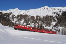 Ge 4/4 I 610 nhert sich am 5.1.11 bei traumhaftem Winterwetter Davos Wolfgang.