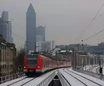 DB S-Bahn Rhein-Main 423 826-7 als S 35638 (S6) von Frankfurt (M) S�d nach Friedberg (Hessen), in Frankfurt (M) West; 22.12.2010