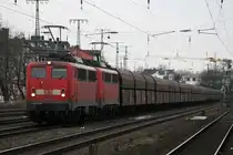 140 797 und 140 850 mit einem Kohlezug durch K�ln West Richtung Ehrenfeld am 09.01.2011.