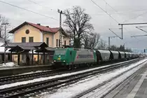 185 543 mit einem Rail4chem Getreidezug am 08.01.2011 in Postbauer-Heng.