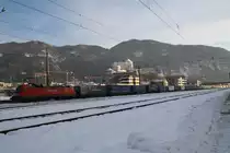 182 017-4 ``Railion Logistik`` wartet am 4.1.2011 in Kufstein auf die Ausfahrt nach M�nchen. Die roten 182 der DB sind im Inntal eine Seltenheit geworden.