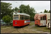 V3 2970 begegnet dem L�becker Verbandstriebwagen in der Tramanlage am Sch�nberger Strand. Aufgenommen am 01.08.10.
