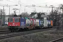 421 380-7 der SBB zieht einen gemischten G�terzug durch K�ln-West auf dem Weg nach Aachen-West. Aufgenommen am 15/01/2011.