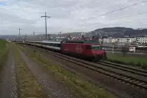 Am 8.1.11 f�hrt die Re 460 004-5 mit dem IR 2575 von Eglisau Richtung Glattfelden.