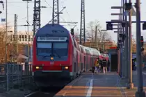 Der RE10427 nach Dortmund mit Schublok 145 039-4 beim Halt in Aachen-West, 16.1.11