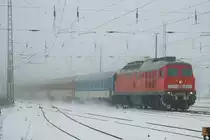 234 278 kommt am 18.12.2010 mit dem EC179 im dichten Nebel in Angerm�nde eingefahren