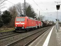 DB 185 148-4 mit einem G�terzug und 2 V60 in Beuel am 14.1.11