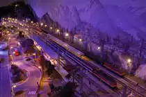 Blaue Stunde im Bahnhof Neuberg, als gerade 1142.673 mit dem IC 610 dort h�lt. Modelleisenbahn Knittelfeld