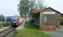 642 102 wartet am 3.10.07 in Windsbach darauf, dass die Abfahrtszeit f�r die R�ckfahrt erreicht wird. (Weitere Bilder der KBS 922 siehe www.loehe-express.de)
