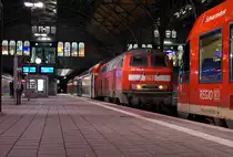 Nicht nur sprichw�rtlich r�ckt der LINT sich wieder ins Bild, auch im regul�ren Betrieb im holsteinischen  Ost-Netz  kommen die 648er wieder in Fahrt.Die witterungsbedingten St�rungen an den Triebwagen sorgten in den Wochen zuvor f�r einige Unruhe, zeitweise war nur ein Dutzend der rund 30 Triebwagen einsatzf�hig.  Ungeachtet davon war am 16.01.2011 neben der hier im L�becker Hauptbahnhof zu sehenden 218 104-8 mit ihrem RE nach Kiel Hbf eine weitere 218er im Einsatz zwischen L�beck und Kiel.
