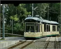 An der Kreuzungsstelle Schableder in Linz konnte ich am 14.09.2010 die bergw�rtsfahrende Stra�enbahn 502 der P�stlingbergbahn aus dem talw�rtsfahrenden Wagen aus fotografieren. (Hans) 