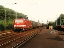 143 088-3 mit einem G�terzug in die richtung Krefeld auf Bahnhof Viersen am 26-8-1997. Bild und scan: Date Jan de Vries.