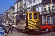 So sah 1990 der Alltag in Porto aus: Arbeiten in der Rua do Infanze Dom Henrique kurz vor der stadtnahen Endstelle  Infante , 14.09.1990.