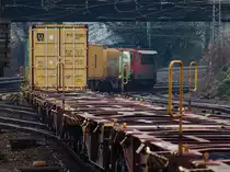 Nachschu� auf 155 109-2 am 18.01.2011, die mit einem nur teilweise beladenen Containerzug aus Aachen West Richtung K�ln f�hrt.