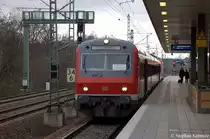 Auf Gleis 3 in Berlin Jungfernheide steht die RB13 / S-Erg�nzung (RB 28858) nach Berlin Hbf(tief). Geschoben von der 143 309. 18.01.2011