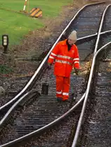 Hier werden am 17.01.2011 die Weichen von dem Gleisanschlu� der RWTH Aachen vom Institut f�r Schienenfahrzeuge (IFS) in Aachen West geschmiert.
