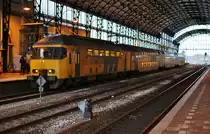 Ein DD AR mit Regional Uitgeest - Amsterdam hier bei Aufenthalt in Haarlem am 15.01 2011.