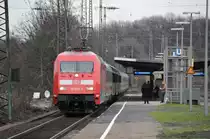Am 15/01/2011 rast eine blitzblanke 101 003-2 mit ihrem IC durch K�ln-West.