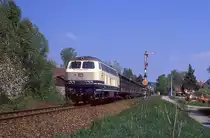217 020 bei der Ausfahrt aus Furth im Wald in Richtung Cham, 13.05.1988.