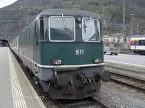 Re 420 511 der BLS mit einem Reserve-Pendel im Bahnhof Brig, 10.04.2008. Da die L�tschberger zu sp�t geliefert wurden, verkehrten w�hrend der Fahrplanperiode 2008 ausschliesslich Lok bespannte BLS Pendel.