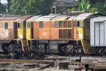 3115 (Krupp, Bj.1969, Fab.Nr. 5004) abgestellt im Bf. Hat Yai Junction am 28.Oktober 2010. Zum Aufnahmezeitpunkt waren alle 31xx des Depot Hat Yai wegen Ersatzteilmangels abgestellt bzw. schon ausgemustert.