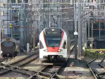 SBB - Triebzug RABe 523 007-3 bei der einfahrt in den Bahnhof von Emmenbr�cke am 08.01.2011