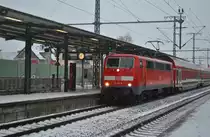 111 142-6, erreicht am 05.12.2010 Lehrte, bei leichten Schneefall.