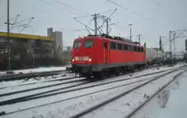 140 716-2, f�hrt bei leichten Schneefall durch Lehrte am 05.12.2010