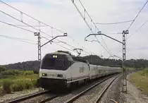 RENFE 252 043 Altafulla-Tamarit 02.09.2010
auf der klassichen Mittelmeer-Route nach Barcelona ist dieser RENEFE-Zug mit seinem Talgo unterwegs