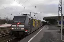 MÜNSTER, 19.01.2011, 101 141-0 mit Sonderlackierung (Bahn-Azubis gegen Hass und Gewalt) als IC 2028 nach Hamburg-Altona in Münster(Westf) Hbf