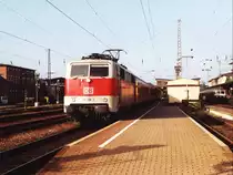Heute drei Farben der BR 111: Die 111 158-2 mit RE 22007 Trier-Koblenz auf Trier Hauptbahnhof am 22-7-2000. Bild und scan: Date Jan de Vries.