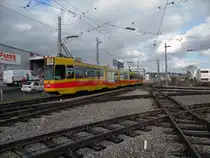 Doppeltraktion, angef�hrt von Motorwagen 246, auf der Linie 10 f�hrt in die Haltestelle H�slimatt ein. Die Aufnahme stammt vom 19.01.2011.
