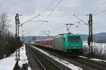 185 617 hat soeben die Haltestelle P�lling verlassen und schiebt ihre S-Bahn Richtung N�rnberg. Aufgenommen am 08.01.2011. Fotostandpunkt war das Ende des Bahnsteigs in P�lling, somit �ffentlich zug�nglich.