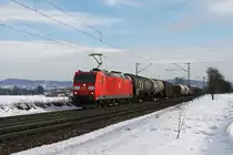 185 051 mit einem gemischten G�terzug am 08.01.2011 bei P�lling.