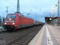 101 071 mit IC 145 am 20.01.2011 in Stendal.