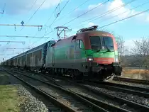 1116 007-4  SOS-Kinderdorf  f�hrt auf der Ostbahn bei kM39-8 mit einem G�terzug Richtung Wien;110120