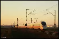 Die Sonne geht gerade unter w�hrend eine doppelte ICE-T Garnitur an mir in Mangolding vorbeif�hrt. Und nanu? Wo ist den der Mond... :) (16.01.11) 