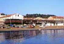 Eine E636 passiert die am Morgen des 28.08.1993 noch menschenleere Strandpromenade von Fano.