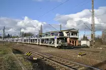Autotransportwagen am Zugschluss am 26.01.2011 in Lehrte.