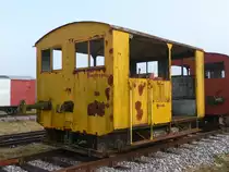 BMK - Gelbe Rangierlok abgestellt im Areal der BMK am 16.01.2011
