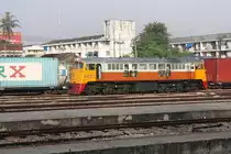 GEK 4027 (Co'Co', de, General Electric, Bj.1963, Fab.Nr. 34876) am 28.Oktober 2010 als Verschubreserve im n�rdlichem Bereich Bf. Hat Yai Junction. 

