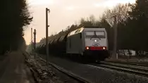 Lange gab es keine Bahnbilder mehr vom Streckenabschnitt K�nigs Wusterhausen - L�bbenau hier. Doch 'alles neu macht der [Januar]' und so sind jetzt (28.01.) bereits beide Gleise im Bahnhof Bestensee verlegt. Hier zusehen ist gerade 285 106-1 nach einem langen Tag des Schotterns zwischen Bestensee und Gro� K�ris.