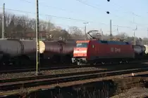 BR 152 003-0 von DB Cargo rangiert in Aachen-West bei sch�nem Sonnenschein.
29.1.2011