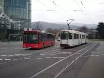 Eine Heidelberger Stra�enbahn die beinahe vor meinen Augen mit den 
DB Rhein Neckar Bus gecrascht w�re am Heidelberger Hbf am 28.01.11 